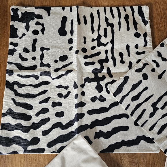 Pack of 4 Decorative Cream Throw Pillow Covers Zippered Closure - Picture 3 of 10